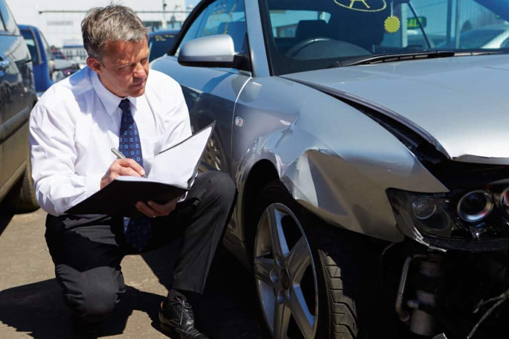 Read more about the article How to Deal With an Auto Insurance Damage Adjuster – 8 Tactics
